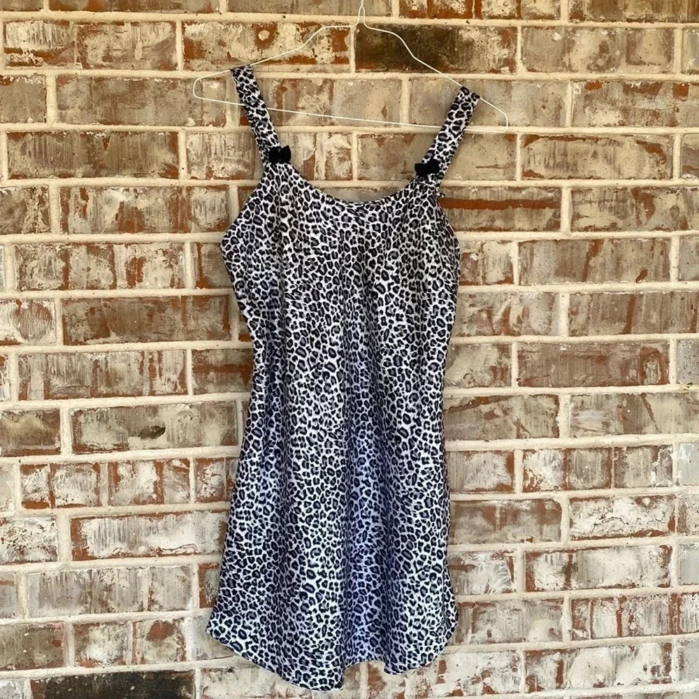 Black Gray Leopard Print Polyester Nightgown